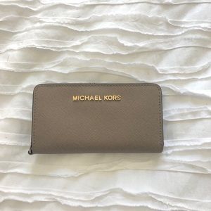 Michael Kors wallet/iphone carrier